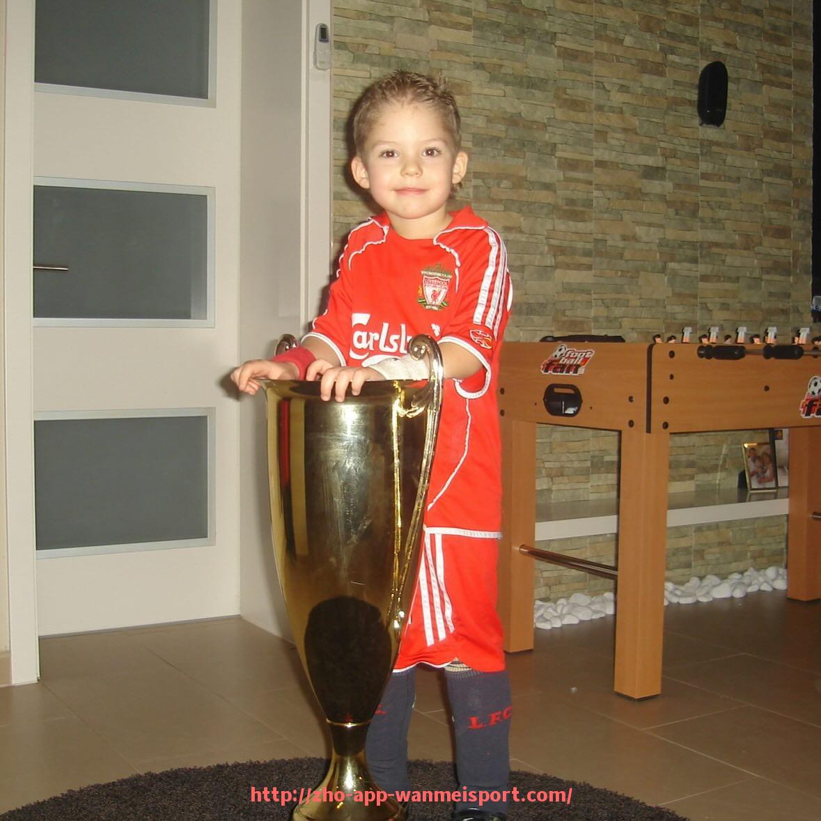 完美体育官方入口-世俱杯历史上最具争议的罚球判定案例详解与复盘